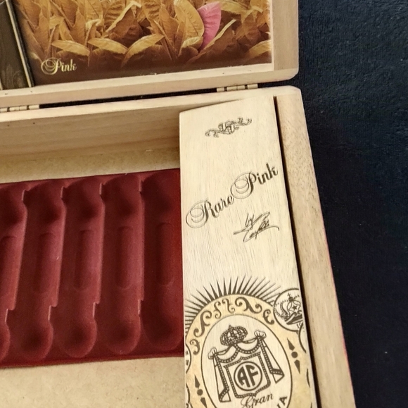 Rare Pink Sophisticated Hooker cigar box - Picture 8 of 9